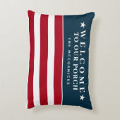 ようこそ私たちのポーチアメリカ国旗のファミリーモノグラム アクセントクッション (裏面(縦))