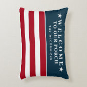 ようこそ私たちのポーチアメリカ国旗のファミリーモノグラム アクセントクッション (正面(垂直))