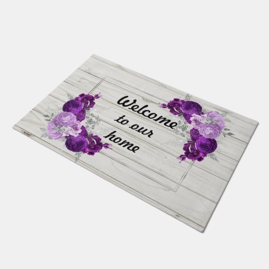 ようこそ私たちの家の紫のフローラ ドアマット (アングル)