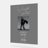 ようこそ私たちの結婚フォトバナー曇り黒 アクリルサイン (傾斜)