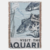 ようこそ私たちの魚釣りコテージ狩りロッジ スローブランケット (正面縦)