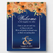 ようこそ結婚の座席 – オレンジ色の花/ネイビーブルー フォトプラーク (正面)