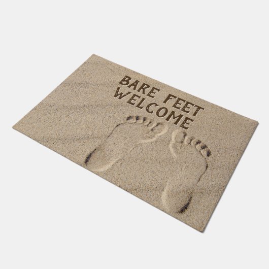 ようこそ裸の足の足跡を砂に ドアマット (アングル)