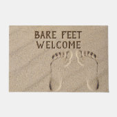 ようこそ裸の足の足跡を砂に ドアマット (正面)