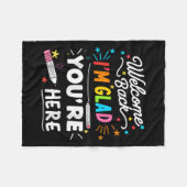 ようこそWelcome Back Im Glad You Here フリースブランケット (正面(横))