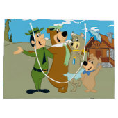 よぎ熊と友人の温かい歓迎 ラージペーパーバッグ (裏面)