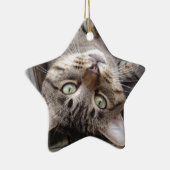 よくはしゃぐでストライプのな野生の虎猫猫 セラミックオーナメント (右)