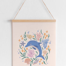 よくはしゃぐイルカと珊瑚礁