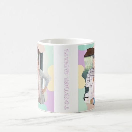 よくはしゃぐカスタム家族の写真 コーヒーマグカップ (中央)