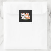 よくはしゃぐフラワークラウン付き犬 – おもしろい春テーマ スクエアシール (バッグ)