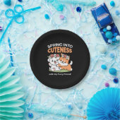 よくはしゃぐフラワークラウン付き犬 – おもしろい春テーマ ペーパープレート (パーティー)