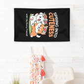 よくはしゃぐフラワークラウン付き犬 – おもしろい春テーマ 横断幕 (インサイチュ)