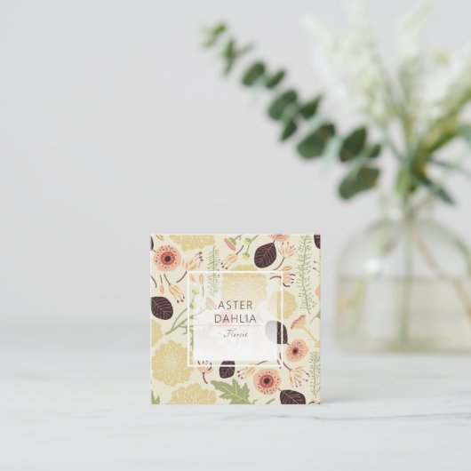 よくはしゃぐフローラクリームピンク緑のパターン(の模様が)ある花 スクエア名刺 (スタンド正面)