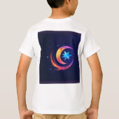 「よくはしゃぐプリント:男スタイリッシュの子のTシャツコレクション Tシャツ (裏面)