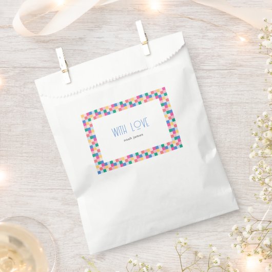 よくはしゃぐ数々の色ブロック フェイバーバッグ (クリップ留めされた状態)