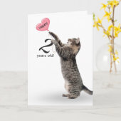 よくはしゃぐ誕生日2枚目のタビー猫 カード (黄色い花)