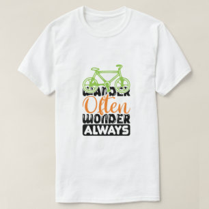 よく旅に出よう、いつも驚きを  Tシャツ