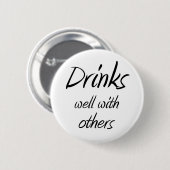 よの飲み物他と飲むユーモアの機知に富んだ冗談 缶バッジ (正面&裏面)