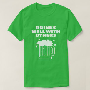 よの飲み物他と-緑のSt patricks day Tシャツ
