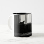 よりよいそこに何かがあります ツートーンマグカップ (正面左)