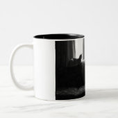 よりよいそこに何かがあります ツートーンマグカップ (左)