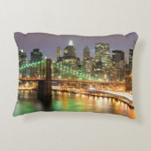 より低いマンハッタンおよびブルックリン橋の眺め アクセントクッション (裏面)