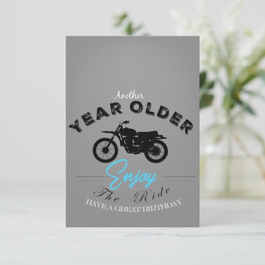 より古いバイクもしくは自転車に乗る人年 カード (スタンド正面)