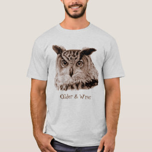 より古く、より賢いフクロウのTシャツ Tシャツ