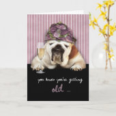 より古く、ハッピーバースデー、おもしろい犬なって、帽子を飾って下さい カード (黄色い花)