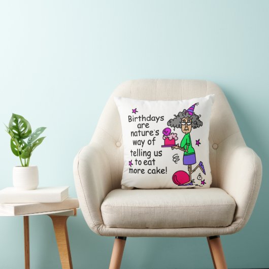 より多くのケーキの誕生日のユーモアを食べて下さい クッション (椅子)