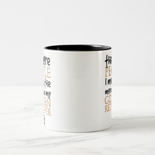 より多くの人々私は…ゴールデン・リトリーバーに会います ツートーンマグカップ (中央)