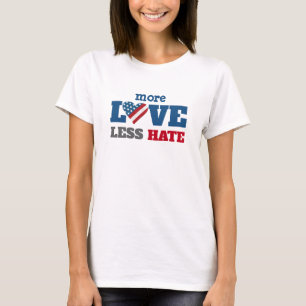より多くの愛より少ない憎しみアメリカ国旗のハートはっきりしたタイポグラフィ Tシャツ