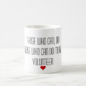 より多くの有志の感謝の引用文をすることができる人 コーヒーマグカップ (中央)