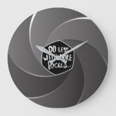 より多くの焦点を当てることで少ない作業を実現 ラージ壁時計 (正面)