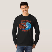 より多く釣りをして、働く時間を少なくしよう 海水の釣り餌 池用 Tシャツ (正面フル)