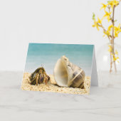 より大きい貝を見ているヤドカリ カード (黄色い花)