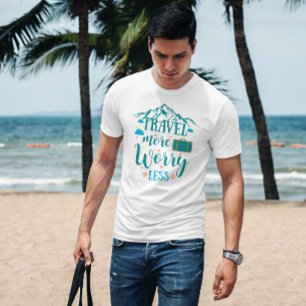 より少ない心配で旅行 旅行、山愛好家 Tシャツ