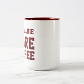 より少ない発声映画より多くのコーヒー ツートーンマグカップ (中央)