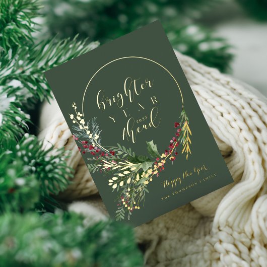 より明るい年があなたを待っています 水彩画の花輪 新年 箔シーズンカード