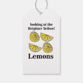 より明るい黄色のレモンを見ているレモンの実 ギフトタグ (裏面)