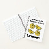 より明るい黄色のレモンを見ているレモンの実 ノートブック (内部)