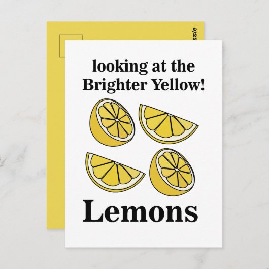 より明るい黄色のレモンを見ているレモンの実 ポストカード (正面/裏面)