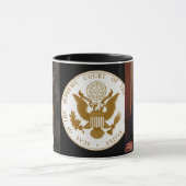 より若く、より古いクラレンス・トーマス マグカップ (中央)