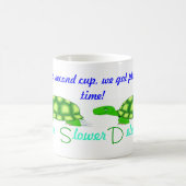 より遅いデラウェア州を下げて下さい コーヒーマグカップ (中央)