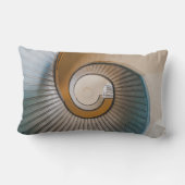 らせんはしごの低角度撮影 ランバークッション (裏面)