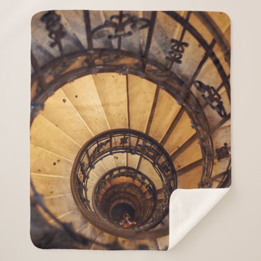 らせん状の円階段古い建築階段 シェルパブランケット (正面)