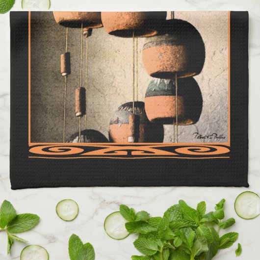 らせん状の粘土の風鈴がまだ生き残る キッチンタオル (折り畳み)