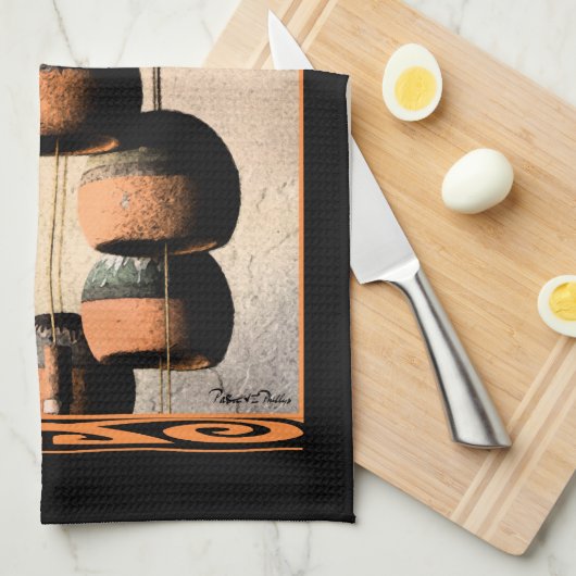 らせん状の粘土の風鈴がまだ生き残る キッチンタオル (四つ折り)