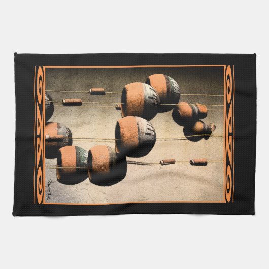 らせん状の粘土の風鈴がまだ生き残る キッチンタオル (横)