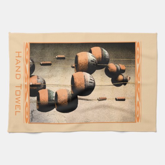 らせん状の粘土の風鈴がまだ生き残る キッチンタオル (横)